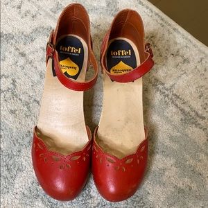 Red Lace Swedish Hasbeens